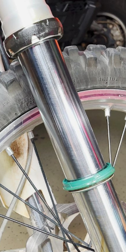 Slide the dust seal down